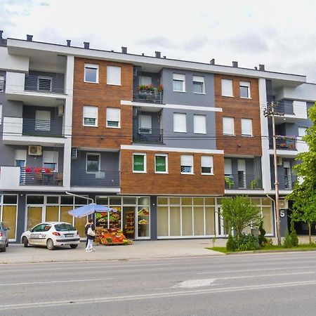 Apartman Nina Sremska Mitrovica Eksteriør billede