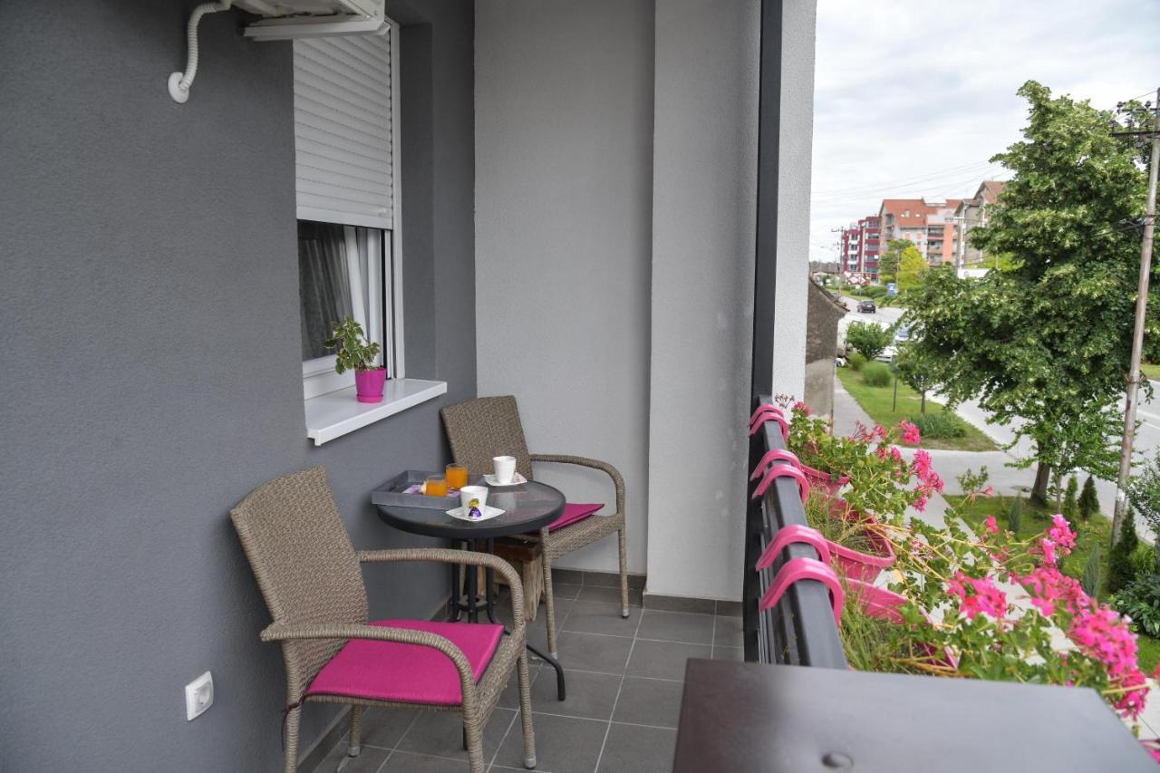 Apartman Nina Sremska Mitrovica Eksteriør billede